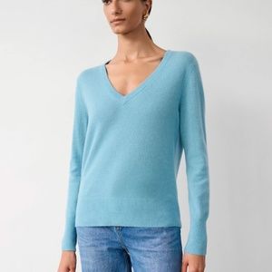 White & Warren Essential V Neck Cashmere Glacier Blue